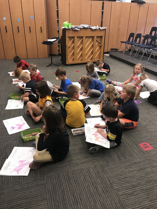 Kindergarten coloring to an orchestra 